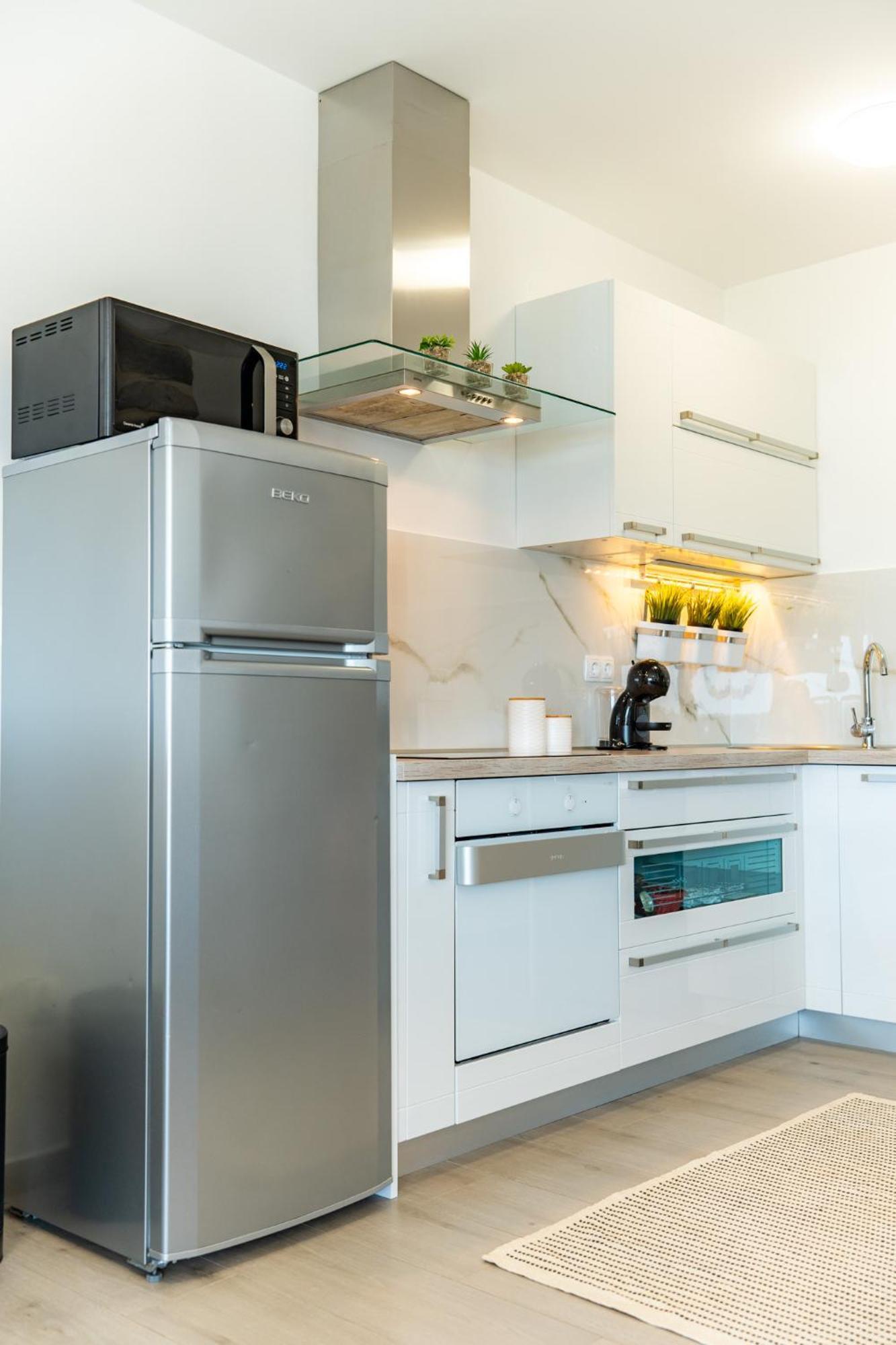 Apartman Petra S Pogledom Na More Banjol Eksteriør billede